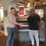 Crocodiles puheenjohtaja Jari Jalava ja Christian Powell